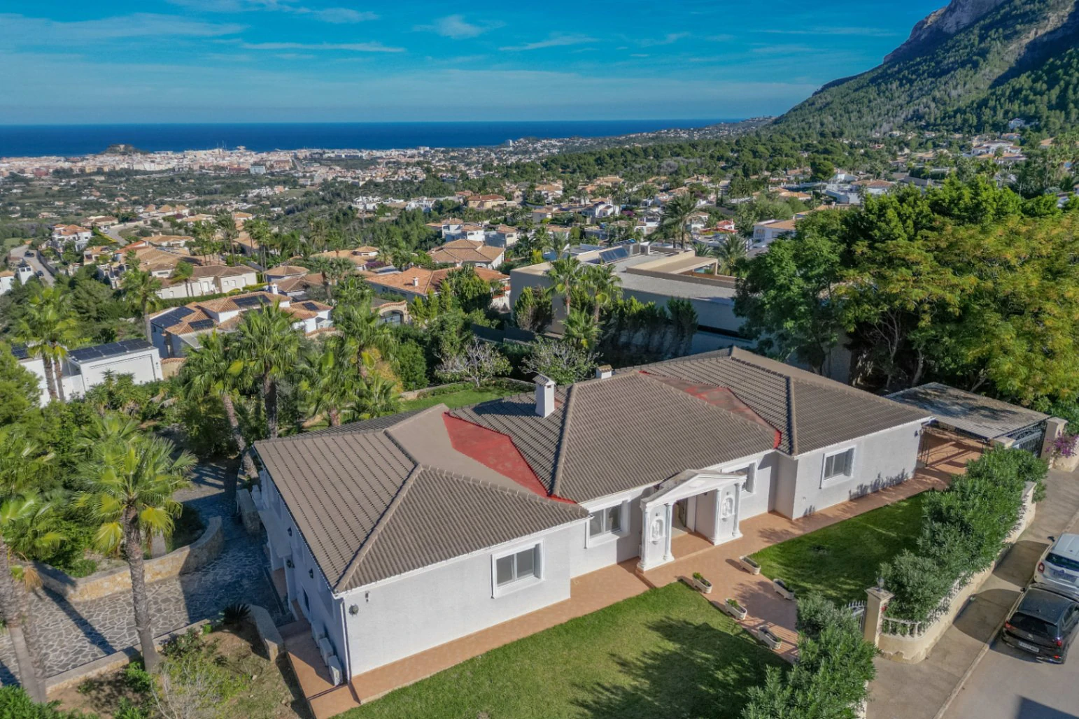 Villa exclusiva con vistas abiertas al mar, la montaña y el castillo de Dénia