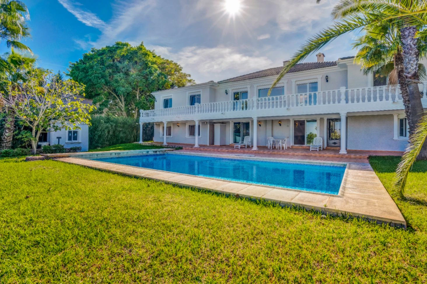 Villa exclusiva con vistas abiertas al mar, la montaña y el castillo de Dénia