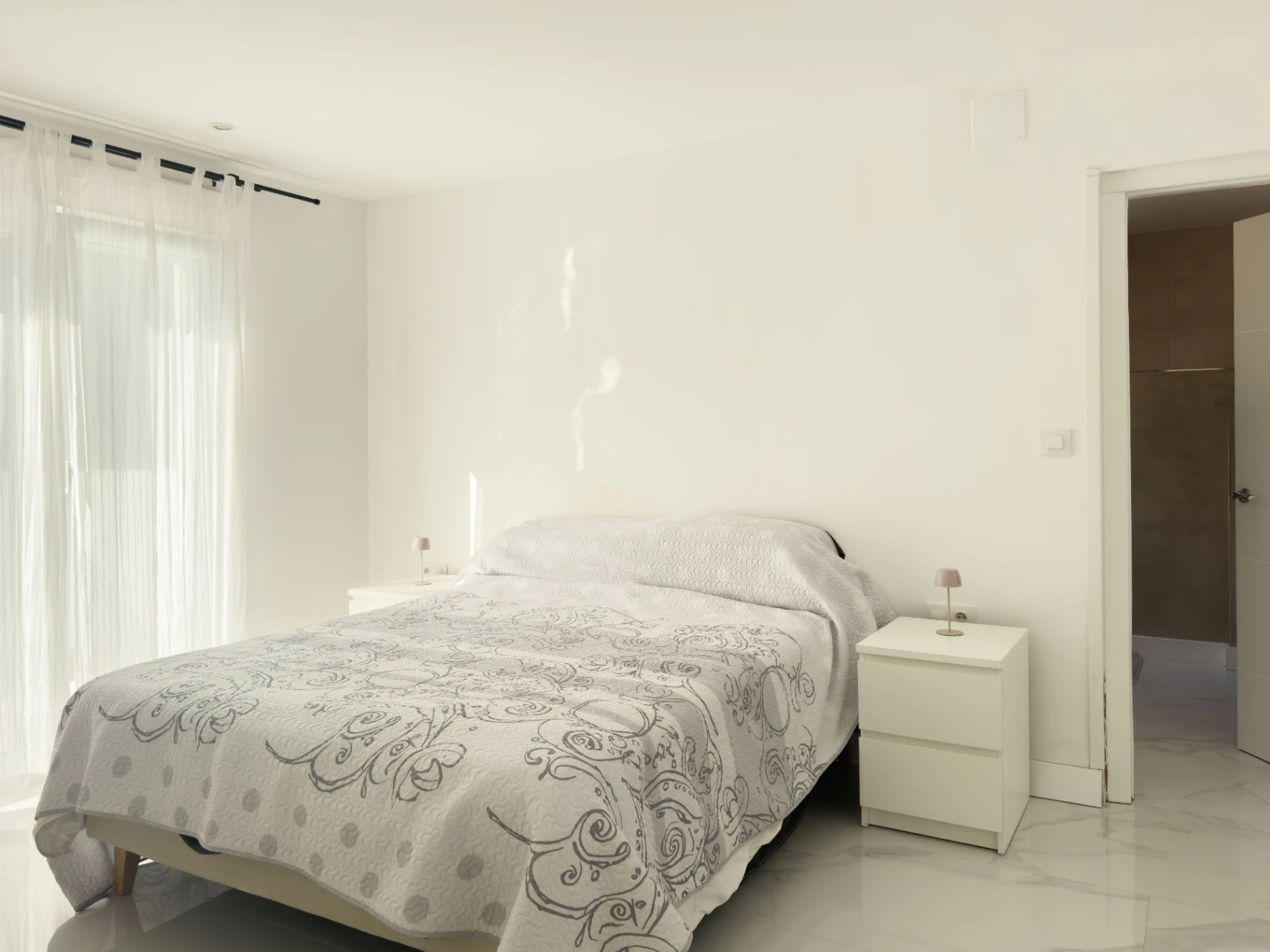 Chalet estilo moderno en venta en Denia con 5 dormitorios y piscina privada