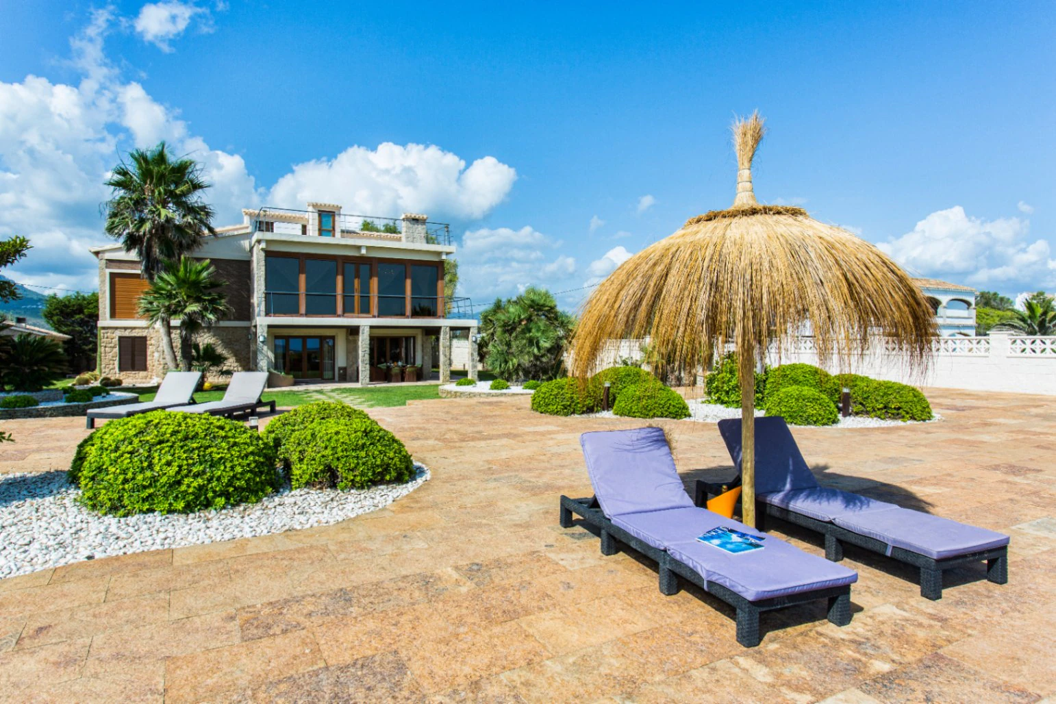 Espectacular casa en primera línea de playa – Un paraíso frente al mar