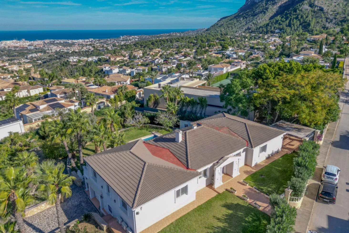 Villa exclusiva con vistas abiertas al mar, la montaña y el castillo de Dénia
