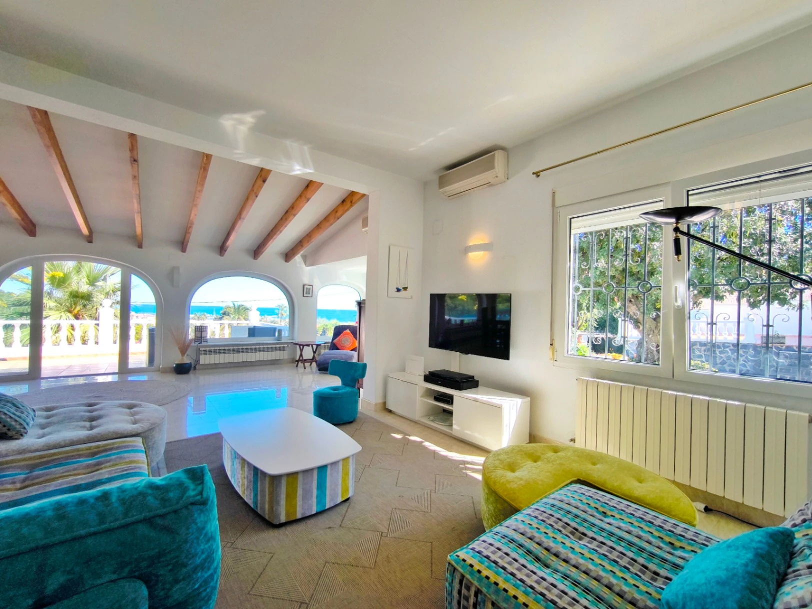 Villa con apartamento de invitados y vistas al mar en Dénia