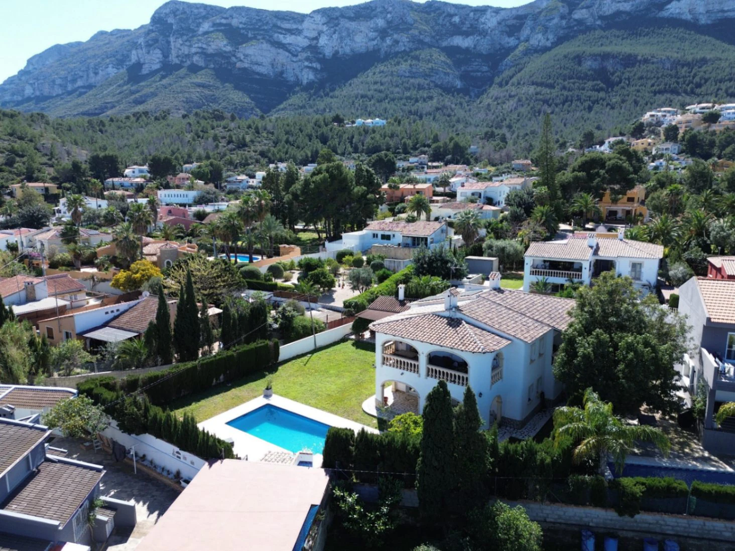 Villa de 3 dormitorios, apartamento de invitados y vistas al mar en el Montgó, Dénia