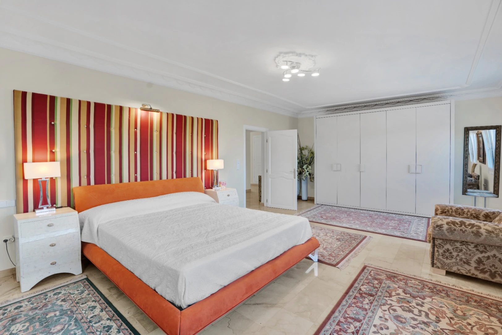 Villa exclusiva con vistas abiertas al mar, la montaña y el castillo de Dénia