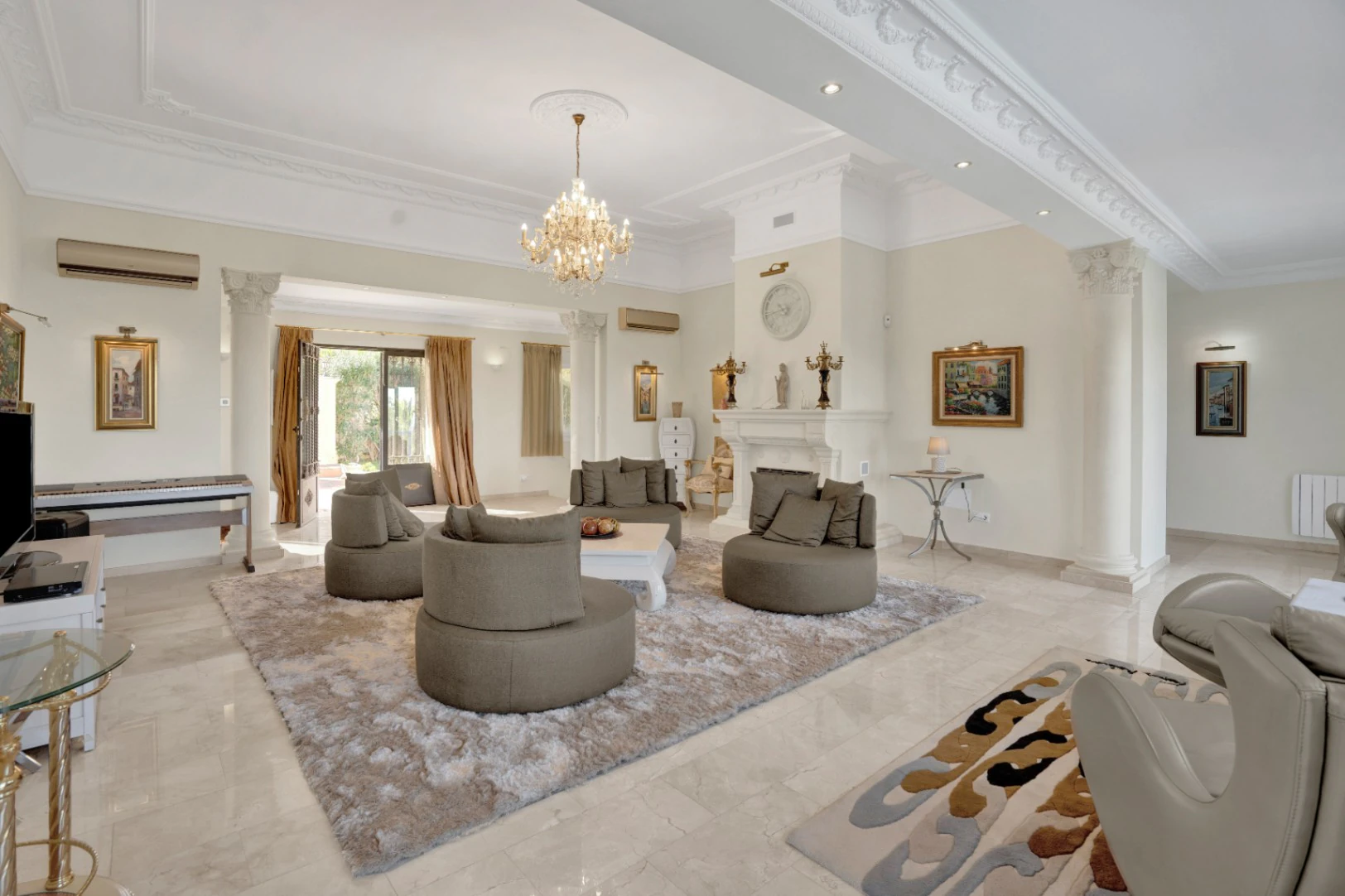 Villa exclusiva con vistas abiertas al mar, la montaña y el castillo de Dénia