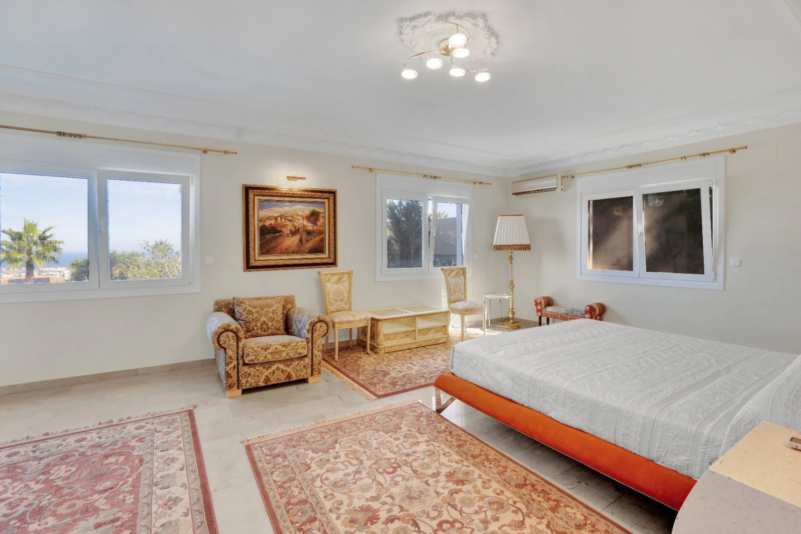 Villa exclusiva con vistas abiertas al mar, la montaña y el castillo de Dénia