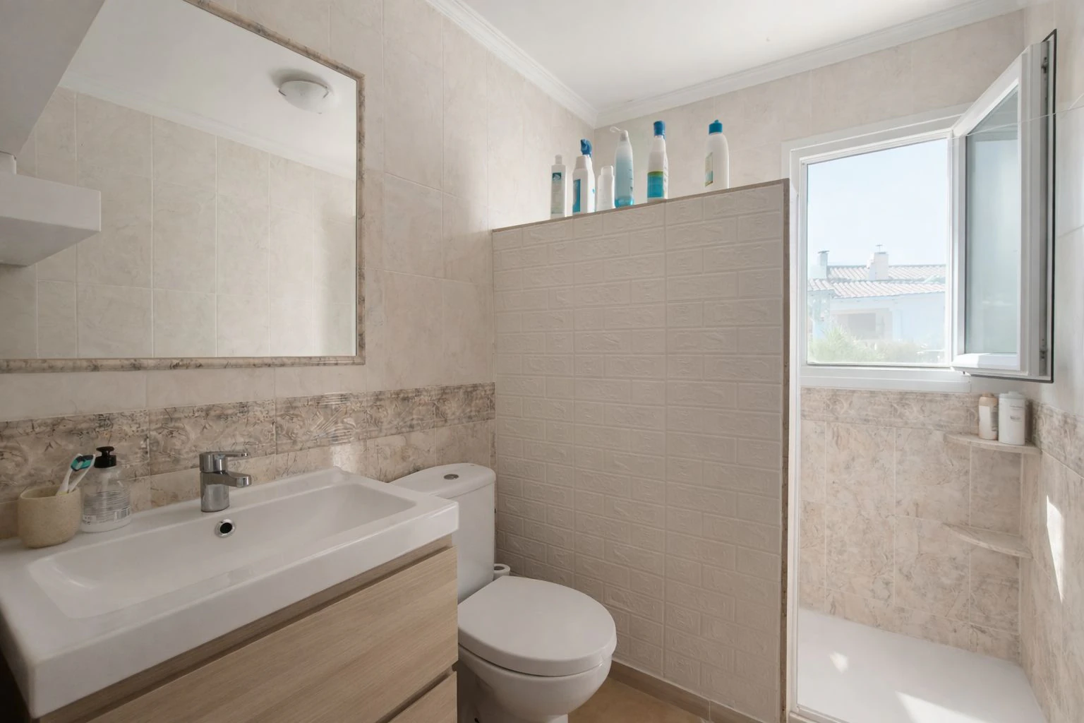 Villa de 3 dormitorios, apartamento de invitados y vistas al mar en el Montgó, Dénia