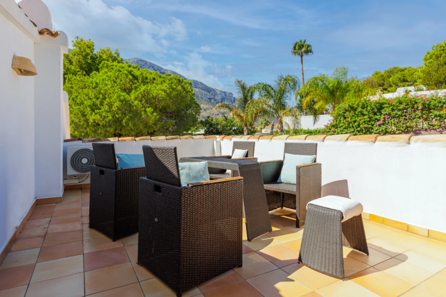 VILLA IBIZENCA EN EL MONTGO DENIA