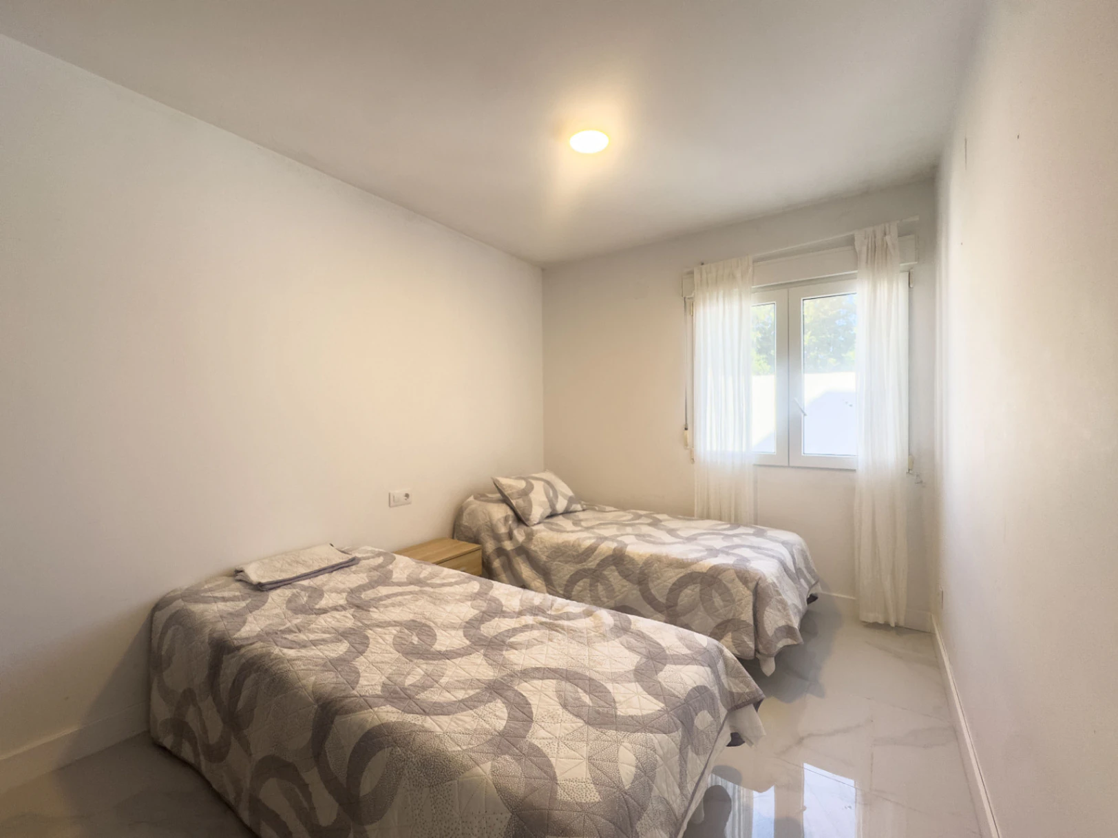 Chalet estilo moderno en venta en Denia con 5 dormitorios y piscina privada
