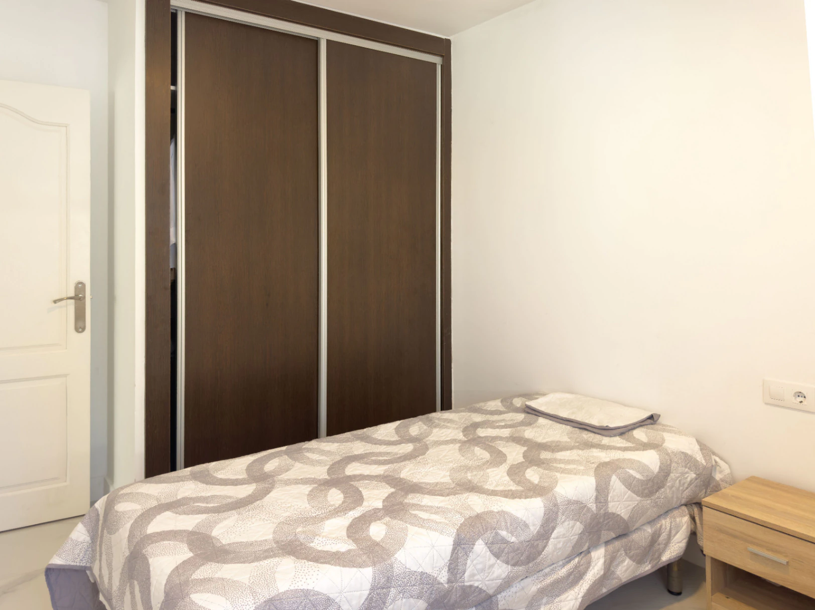 Chalet estilo moderno en venta en Denia con 5 dormitorios y piscina privada