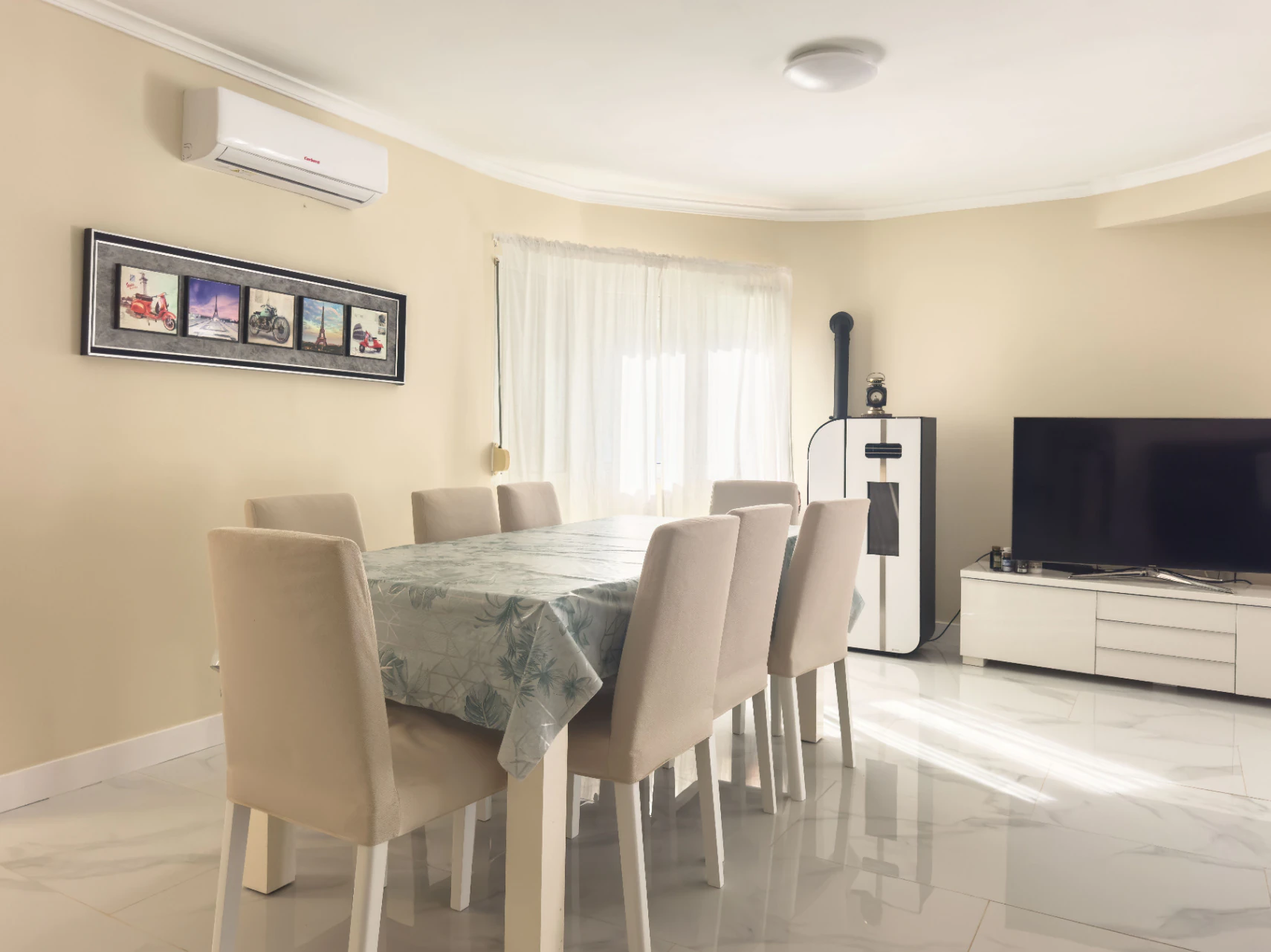 Chalet estilo moderno en venta en Denia con 5 dormitorios y piscina privada