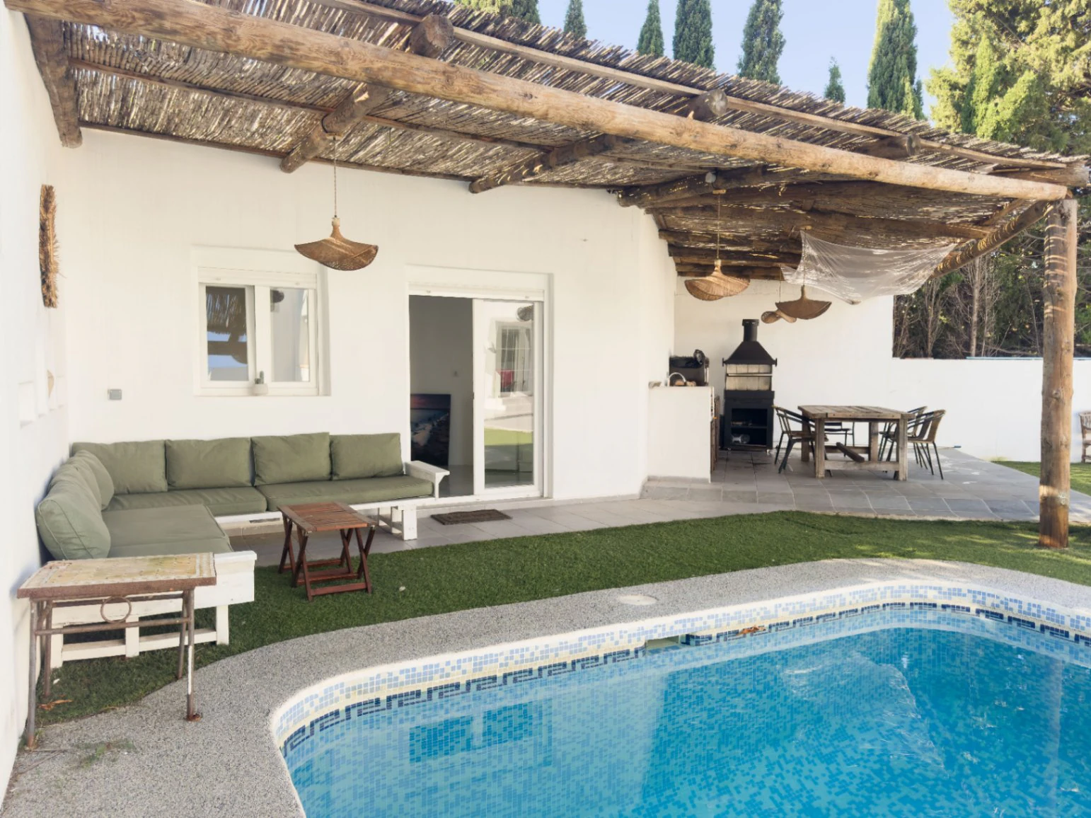 Chalet estilo moderno en venta en Denia con 5 dormitorios y piscina privada