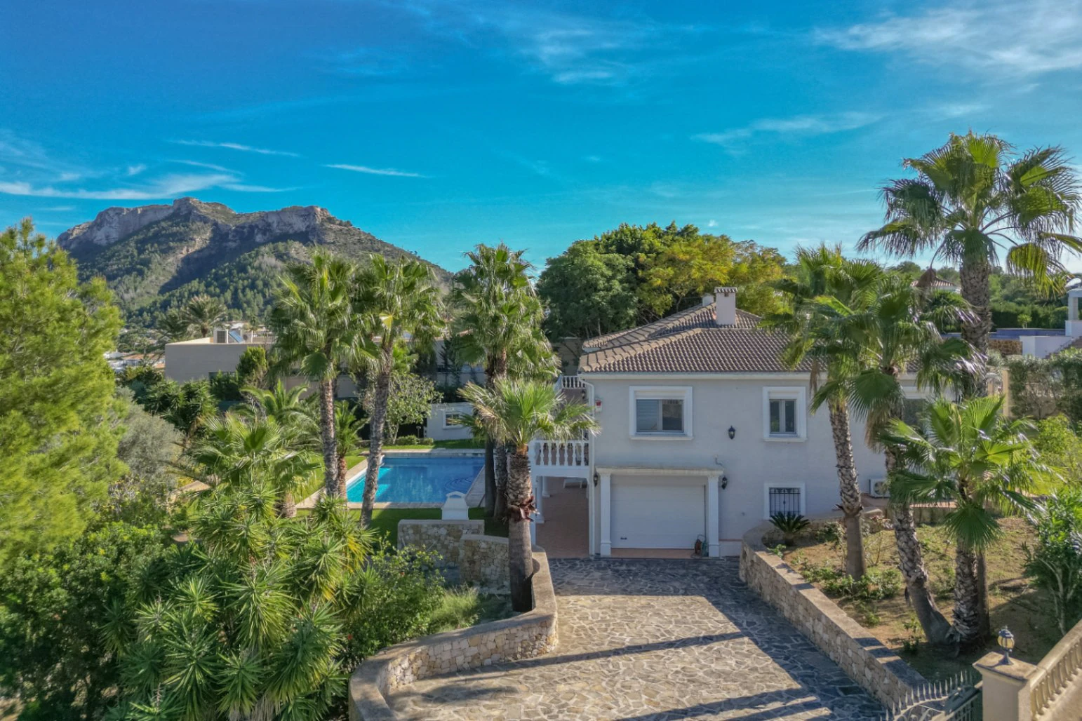 Villa exclusiva con vistas abiertas al mar, la montaña y el castillo de Dénia