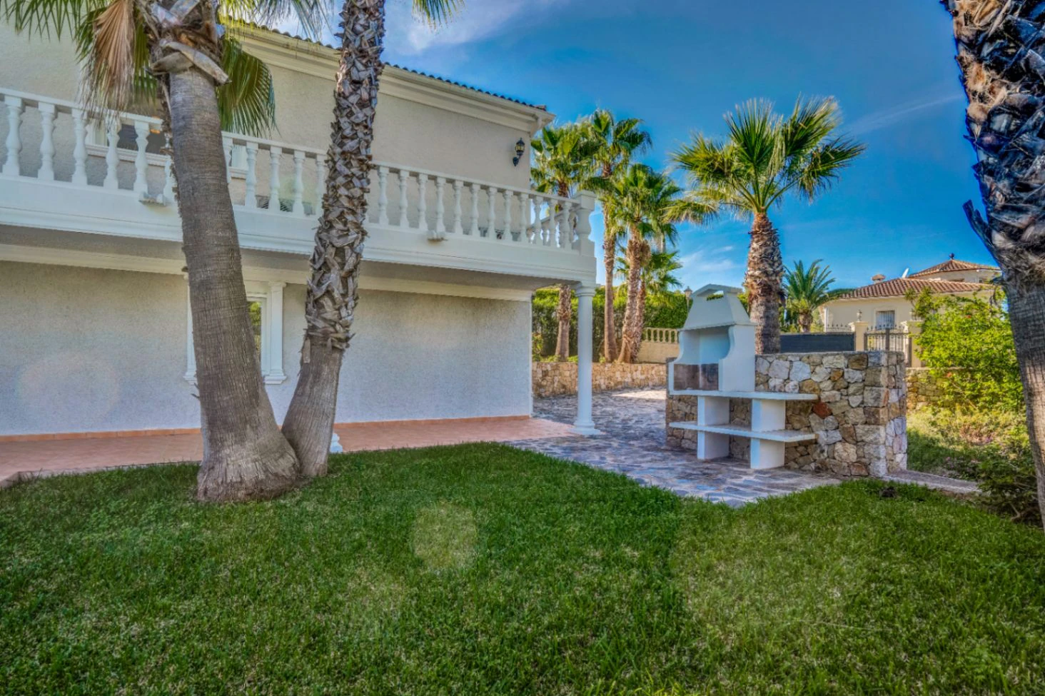 Villa exclusiva con vistas abiertas al mar, la montaña y el castillo de Dénia