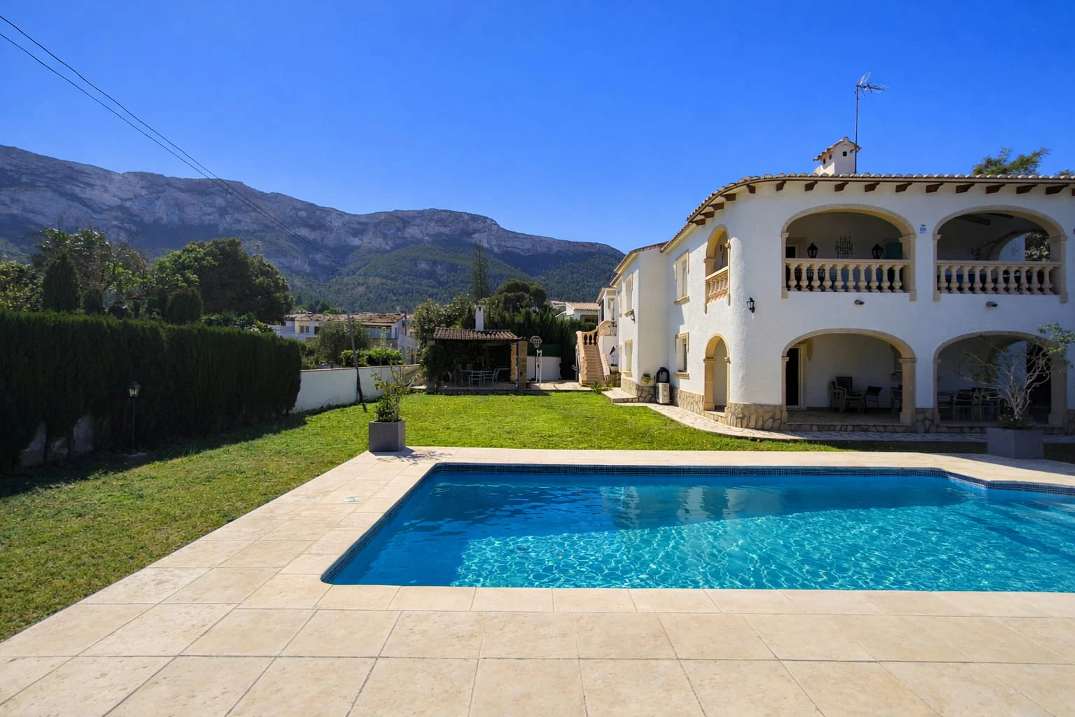 Villa de 3 dormitorios, apartamento de invitados y vistas al mar en el Montgó, Dénia