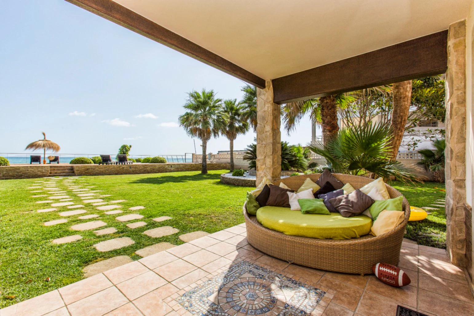 Espectacular casa en primera línea de playa – Un paraíso frente al mar