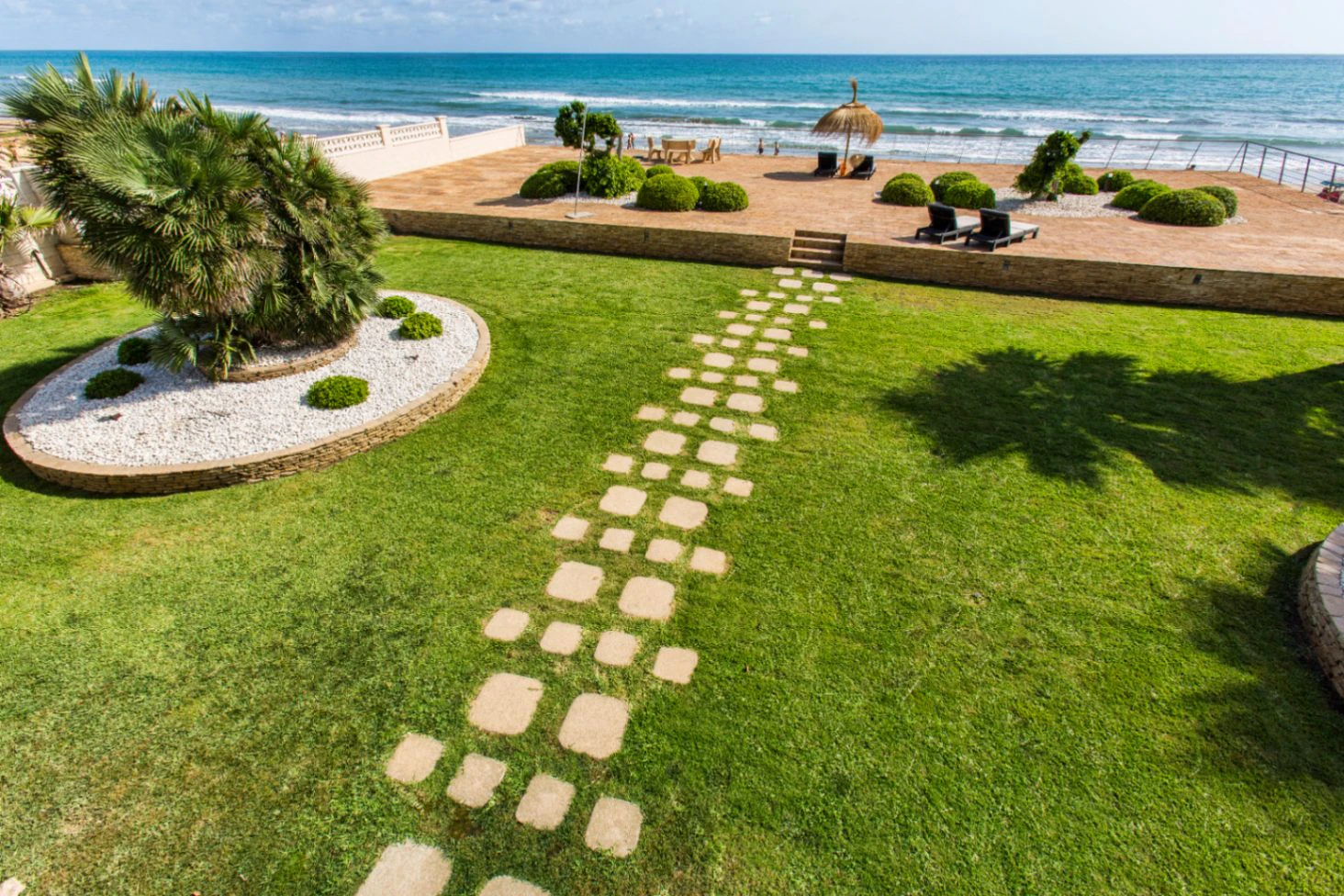 Espectacular casa en primera línea de playa – Un paraíso frente al mar