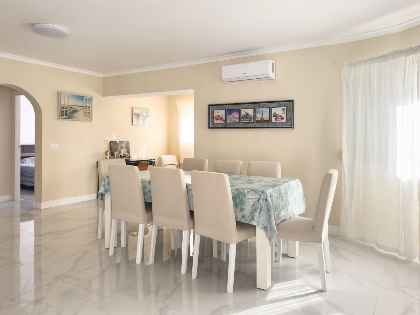 Chalet estilo moderno en venta en Denia con 5 dormitorios y piscina privada