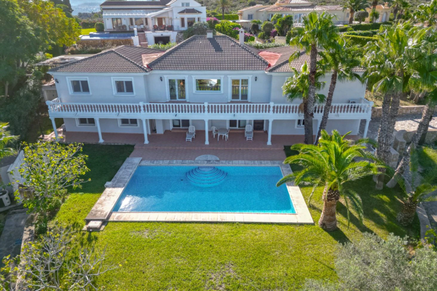 Villa exclusiva con vistas abiertas al mar, la montaña y el castillo de Dénia