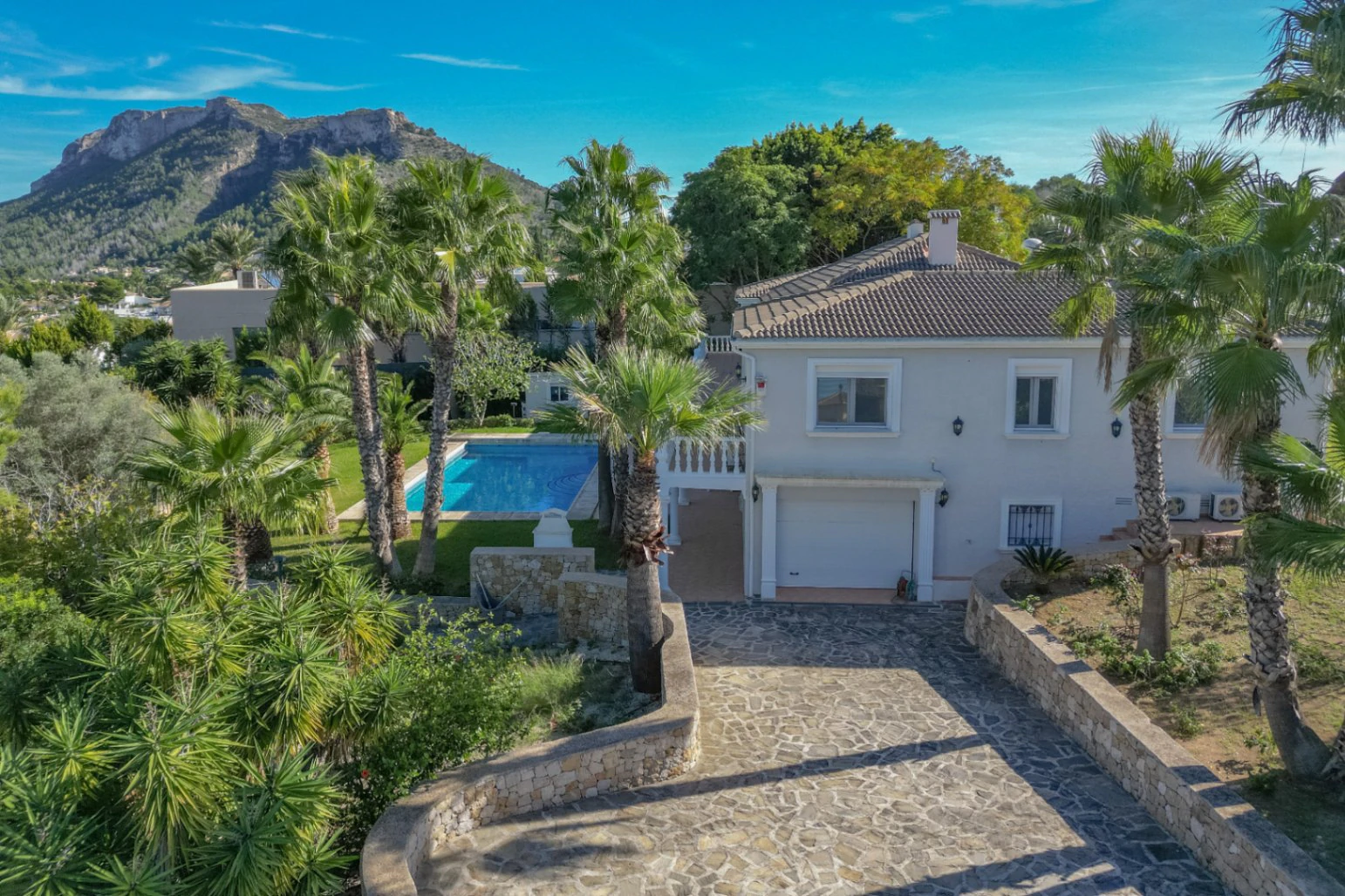 Villa exclusiva con vistas abiertas al mar, la montaña y el castillo de Dénia