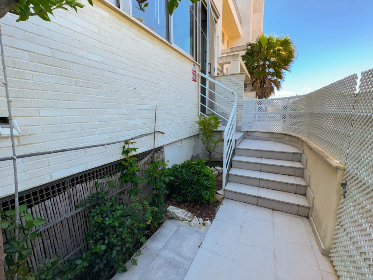 Tu refugio junto al mar: Apartamento en planta baja a un paso de la playa y del centro de Dénia.