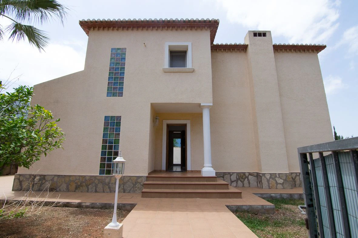 Villa lista para entrar en Alqueríes.