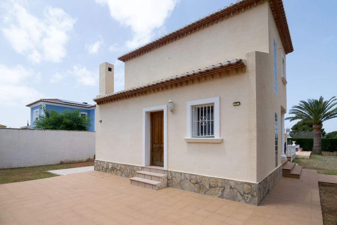 Villa lista para entrar en Alqueríes.