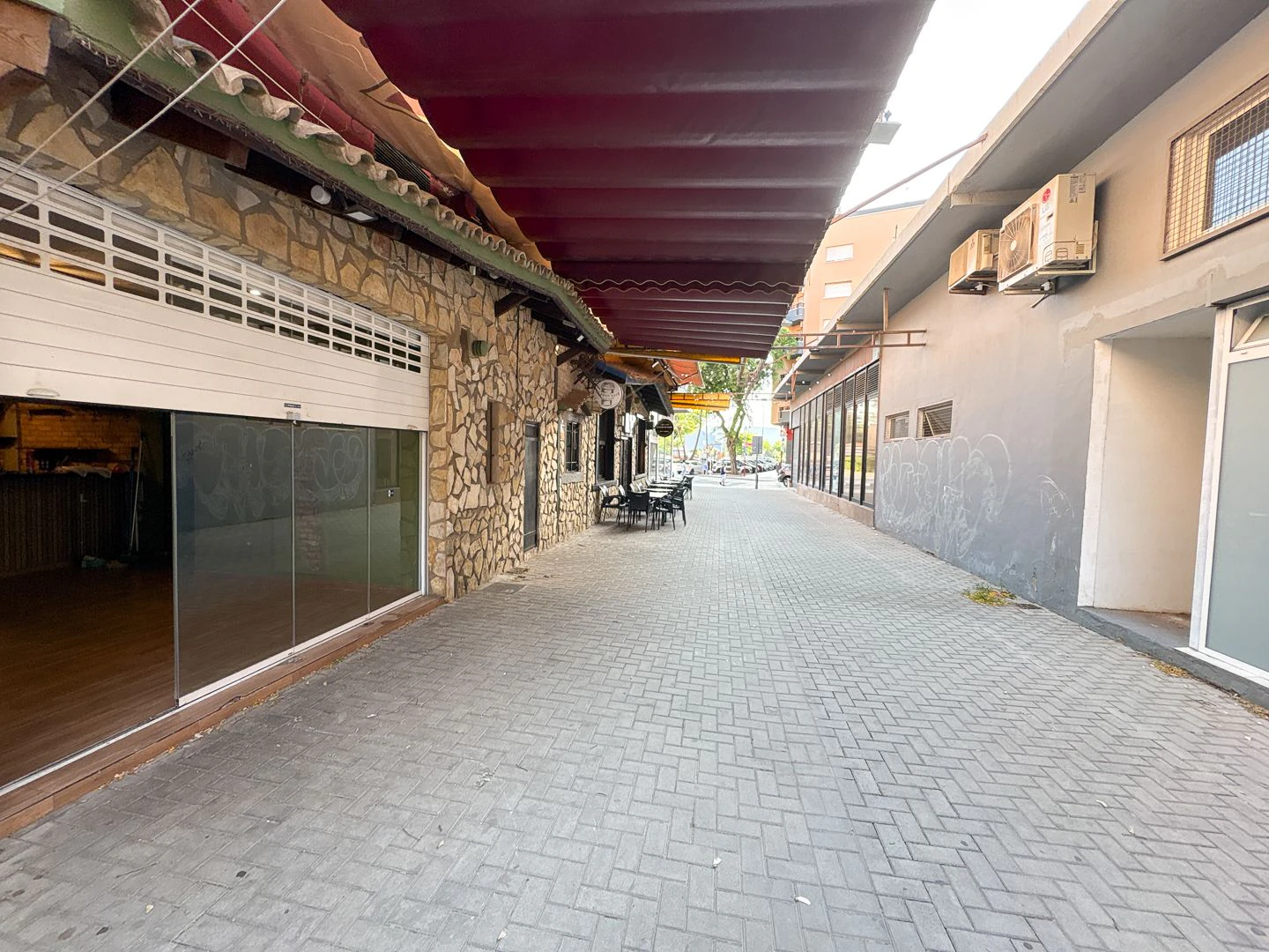 Local comercial habilitado para hostelería en Dénia.