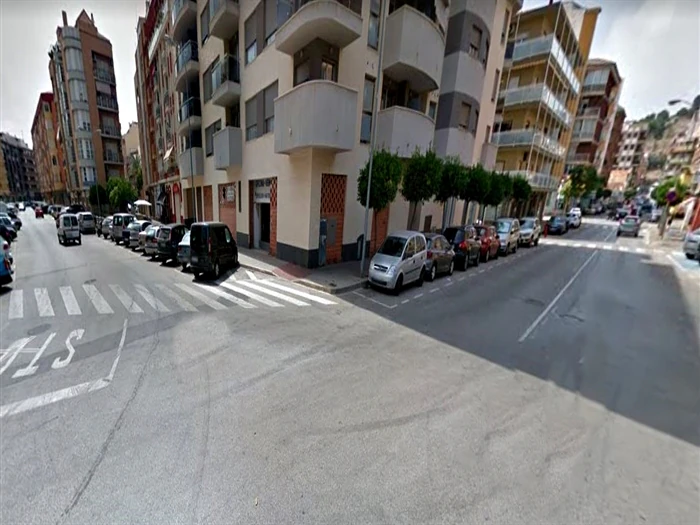 Exclusivo local comercial en Denia