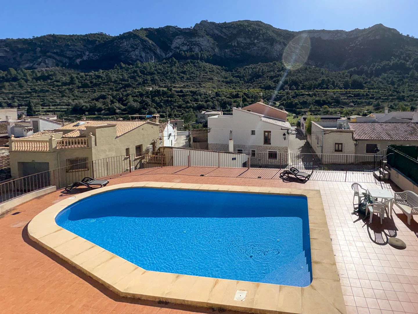 Adosado de muy buen tamaño en La Llosa de Camatxo.