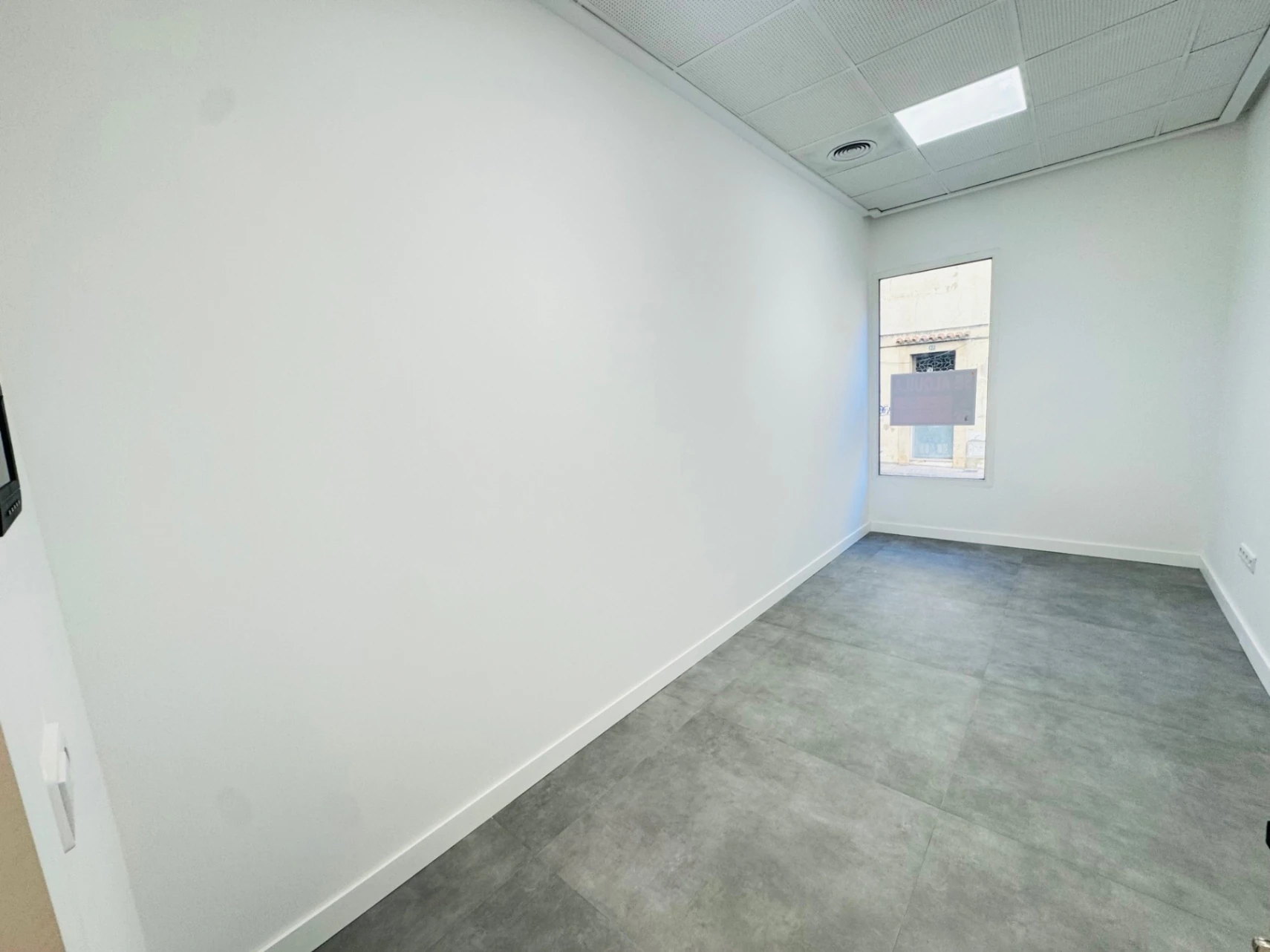 Denia. Alquiler oficinas independientes en bajo comercial. Opción alquiler local entero .
