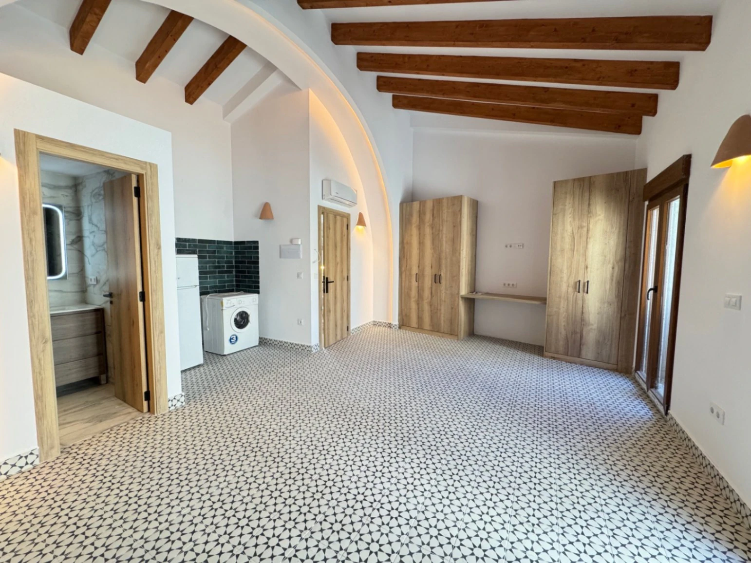 Casa de pueblo en centro Oliva con 3 viviendas dentro