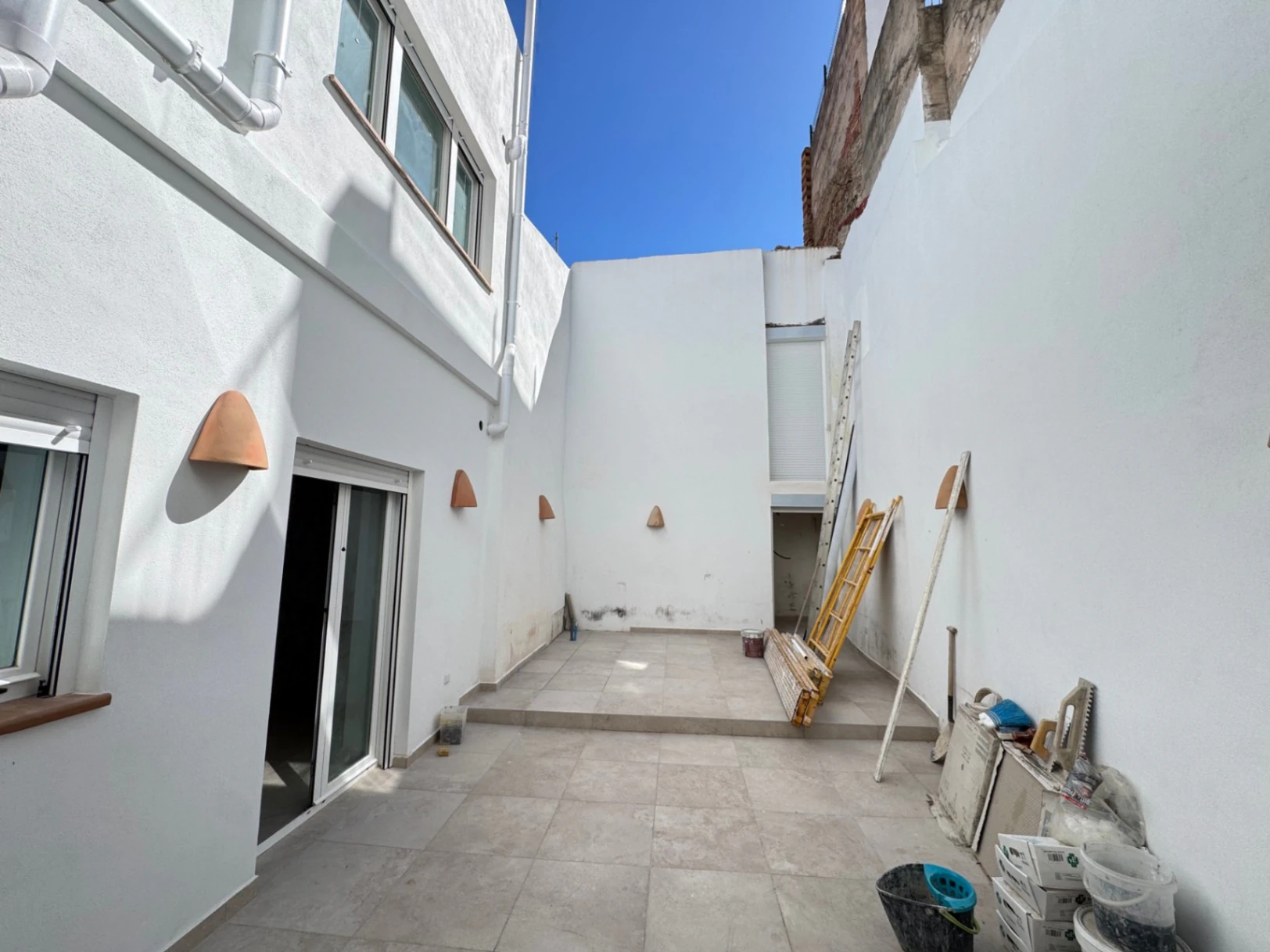 Casa de pueblo en centro Oliva con 3 viviendas dentro