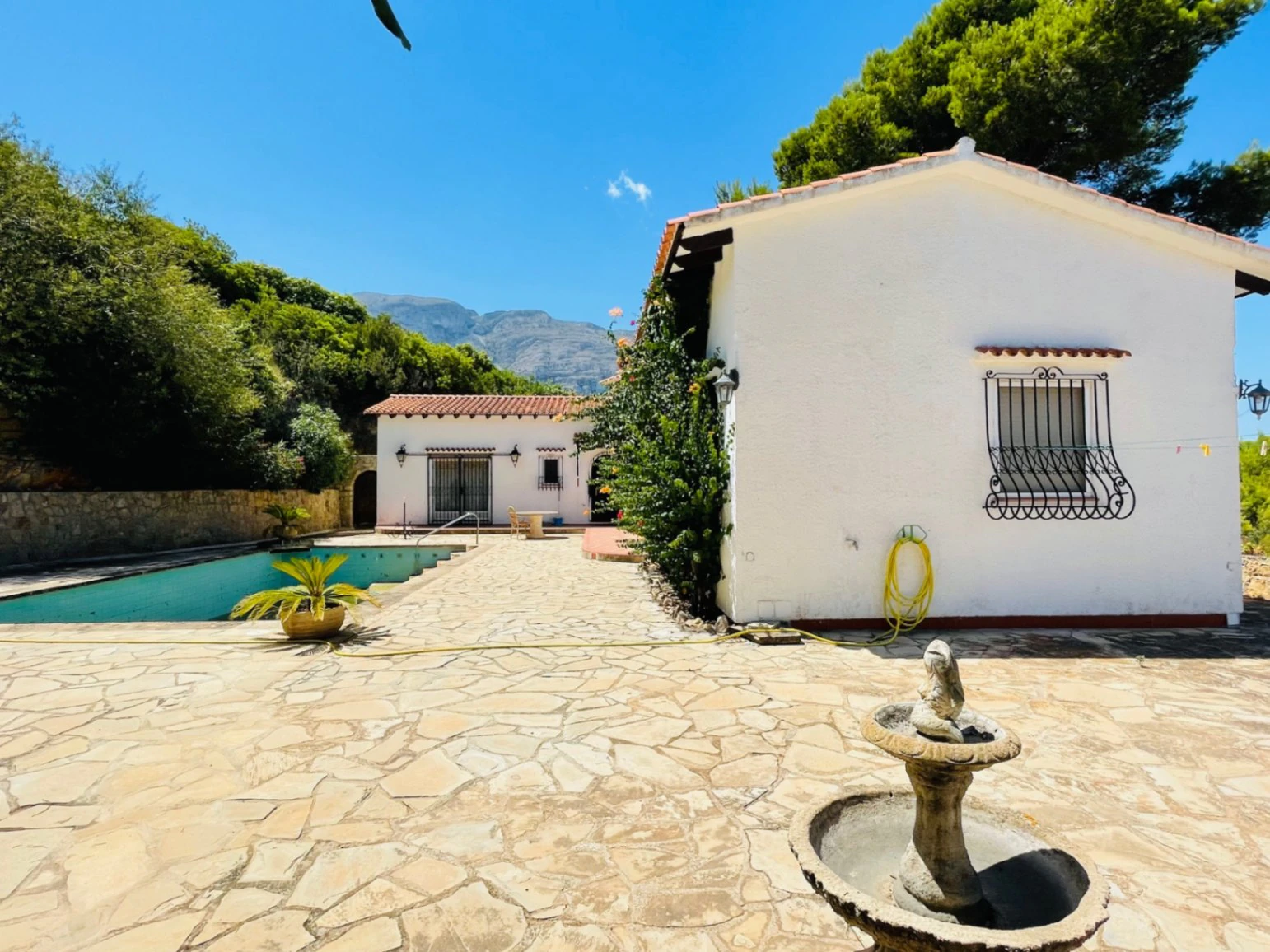Chalet en Las Rotas con vistas panorámicas al mar y montaña