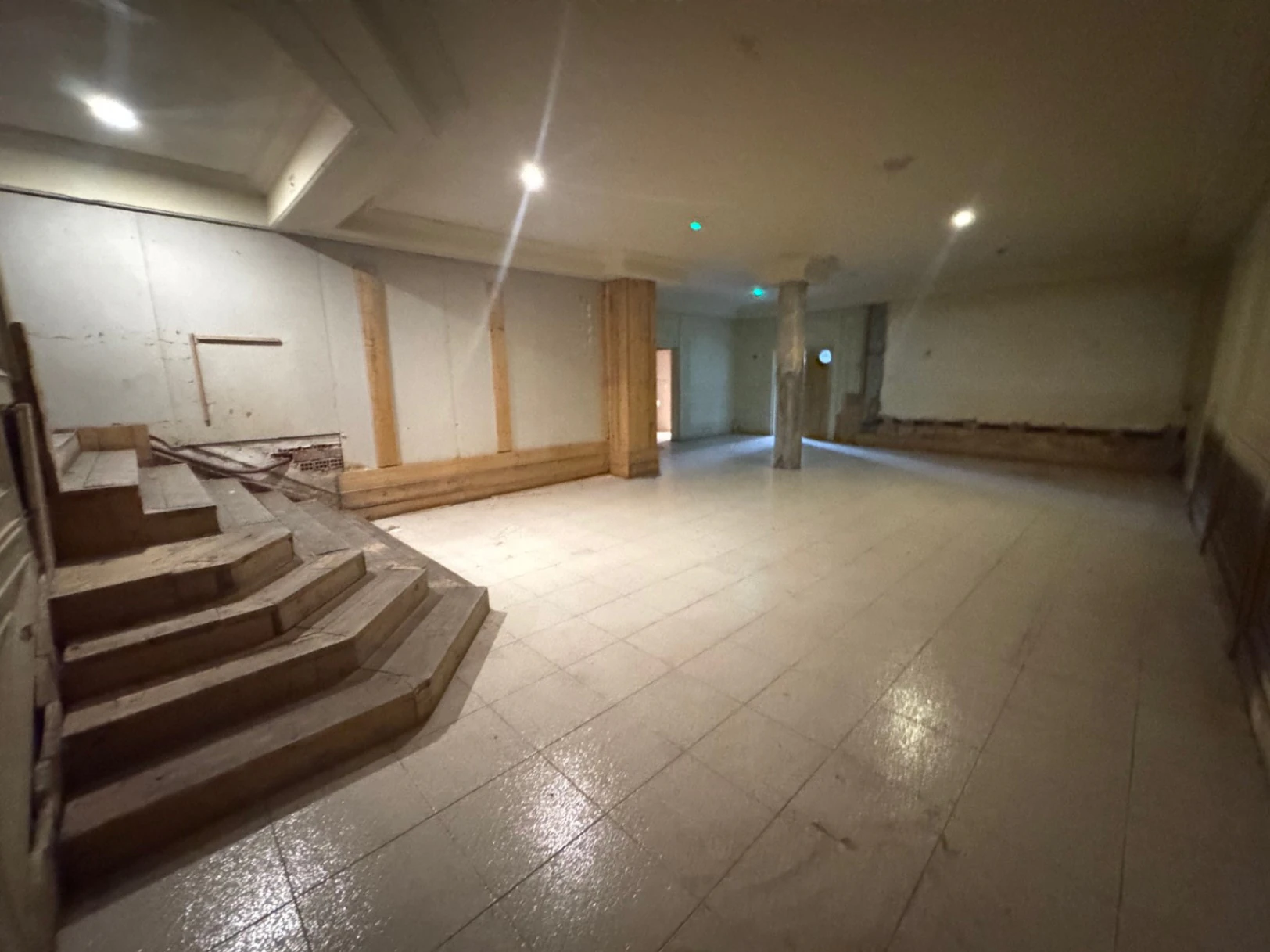 Local comercial de 180 en Denia zona puerto-centro