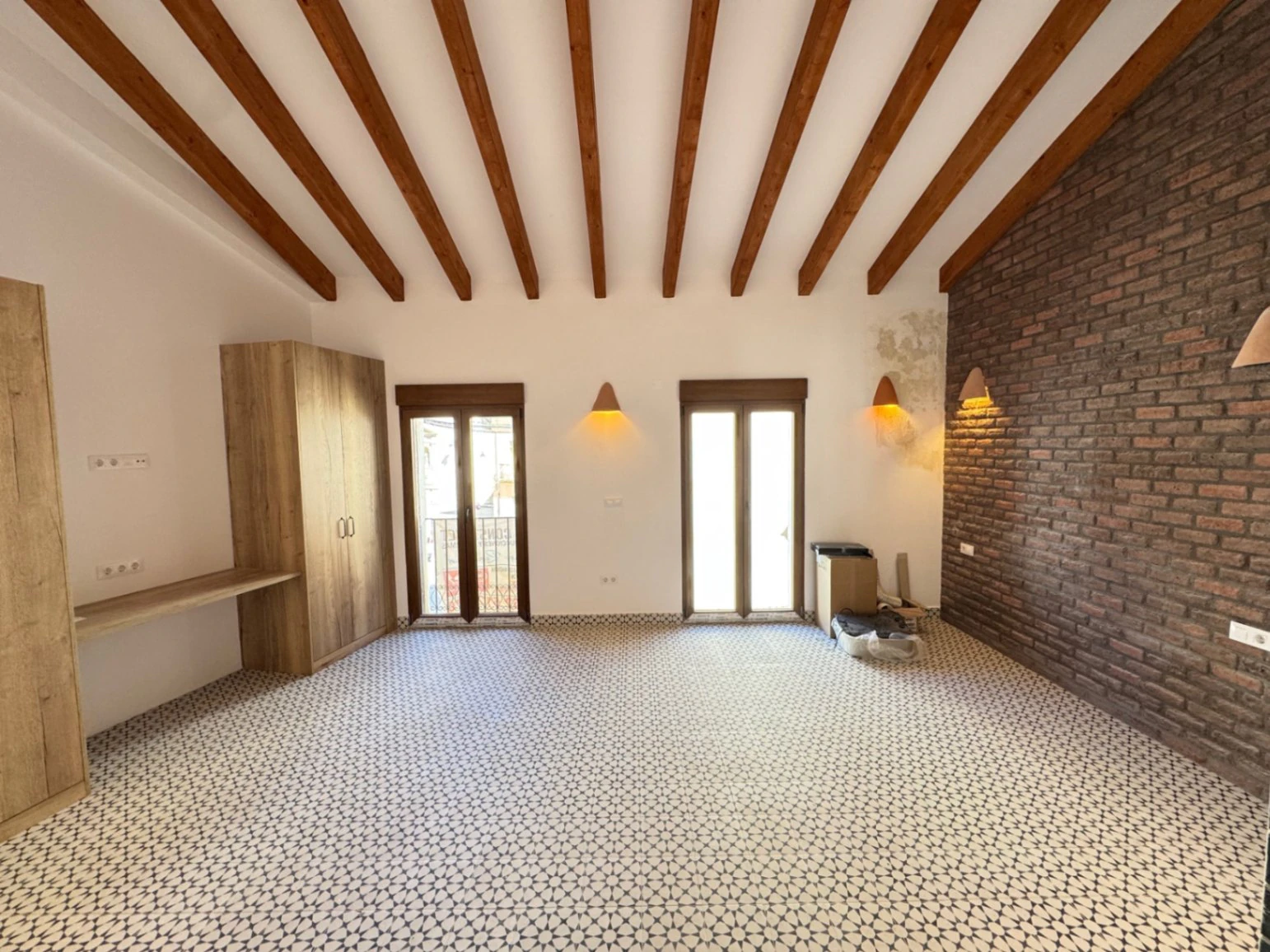 Casa de pueblo en centro Oliva con 3 viviendas dentro