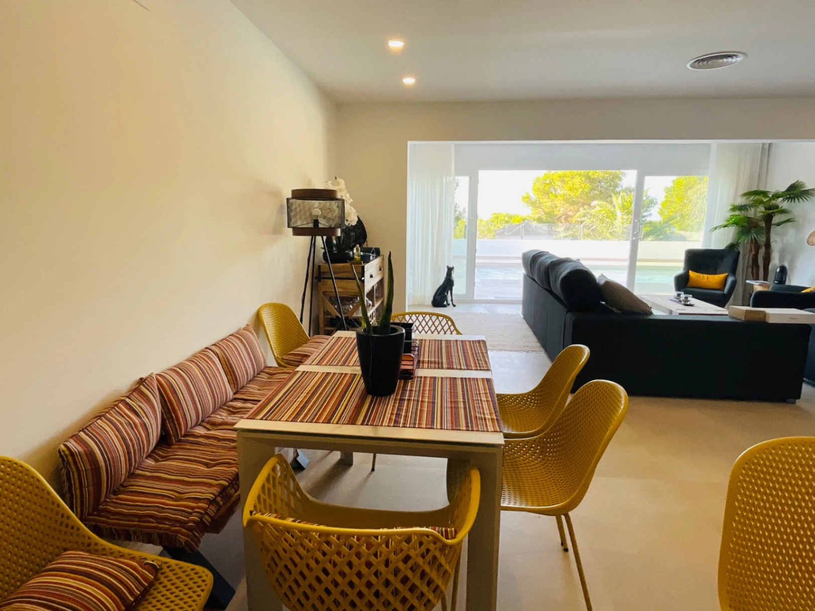 Chalet independiente en Las Marquesas en Denia con piscina privada.