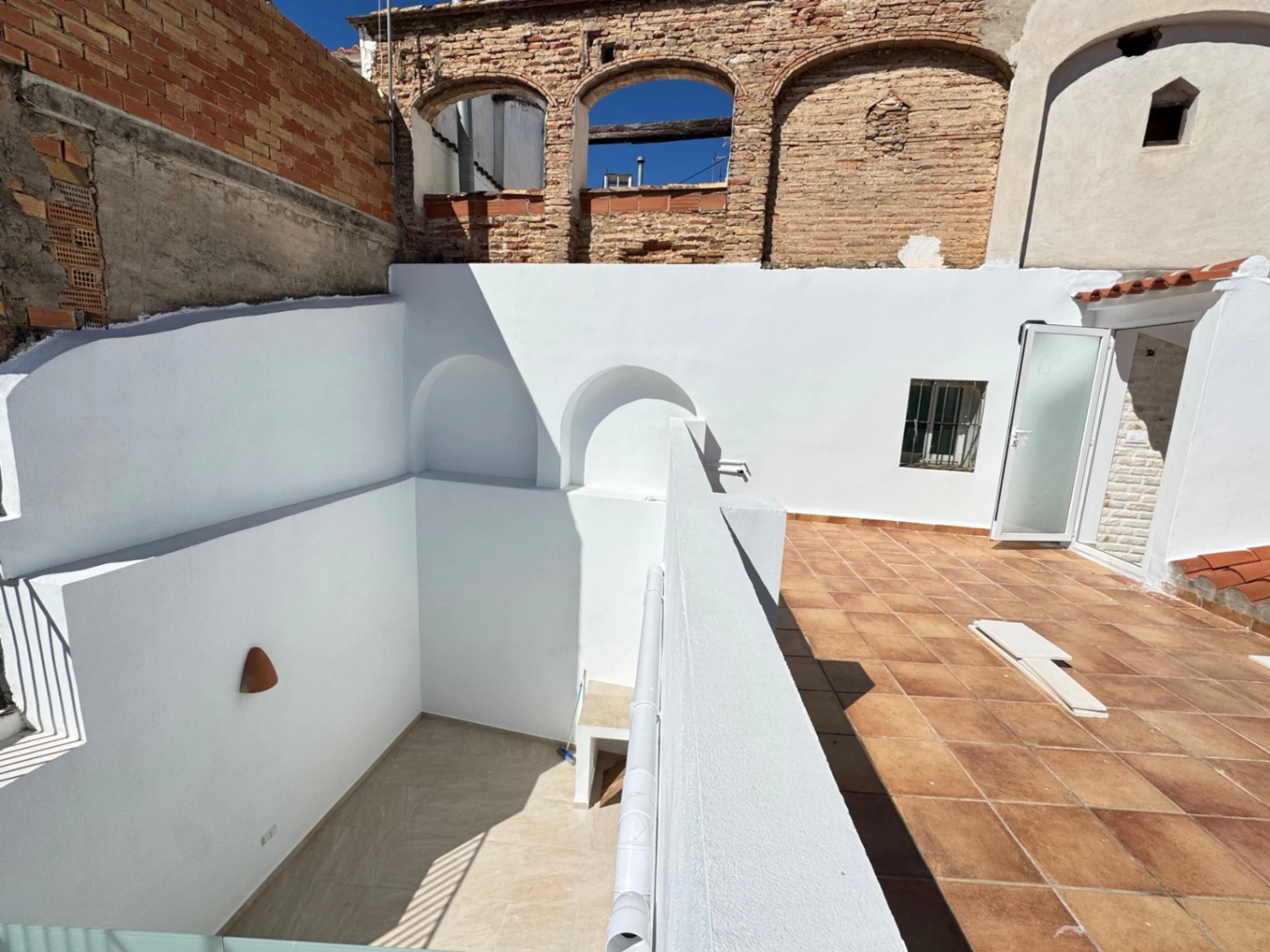 Casa de pueblo en centro Oliva con 3 viviendas dentro