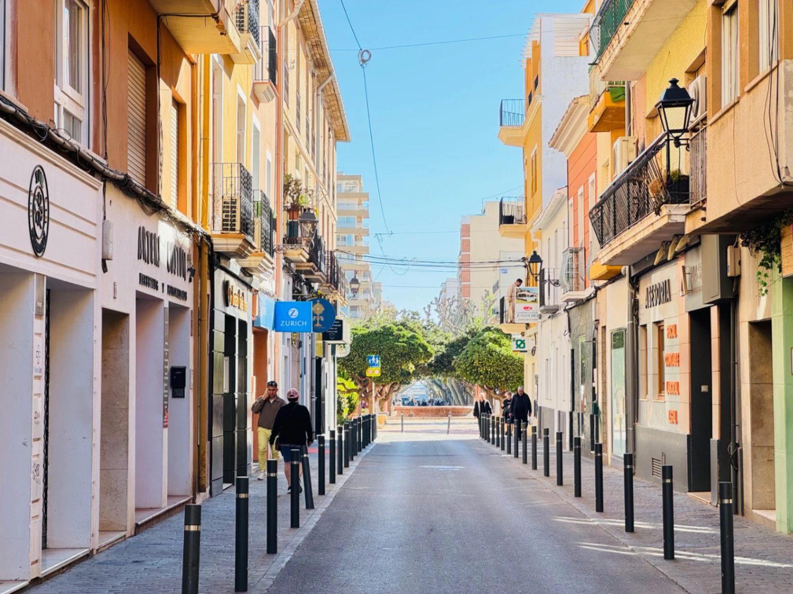 Denia. Alquiler oficinas independientes en bajo comercial. Opción alquiler local entero .