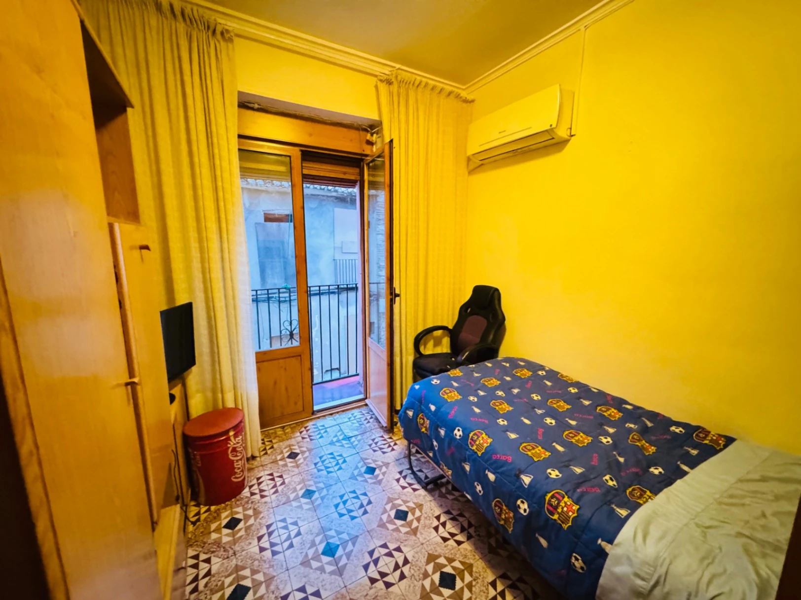 Casa de pueblo en Denia zona Puerto. Al lado Magazinos.