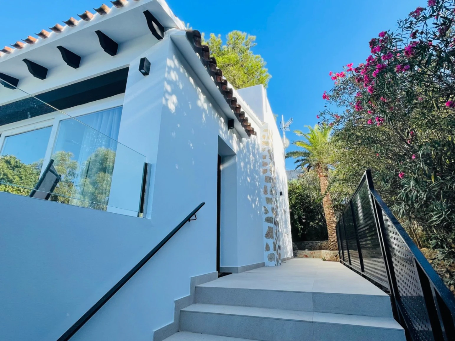 Chalet independiente en Las Marquesas en Denia con piscina privada.