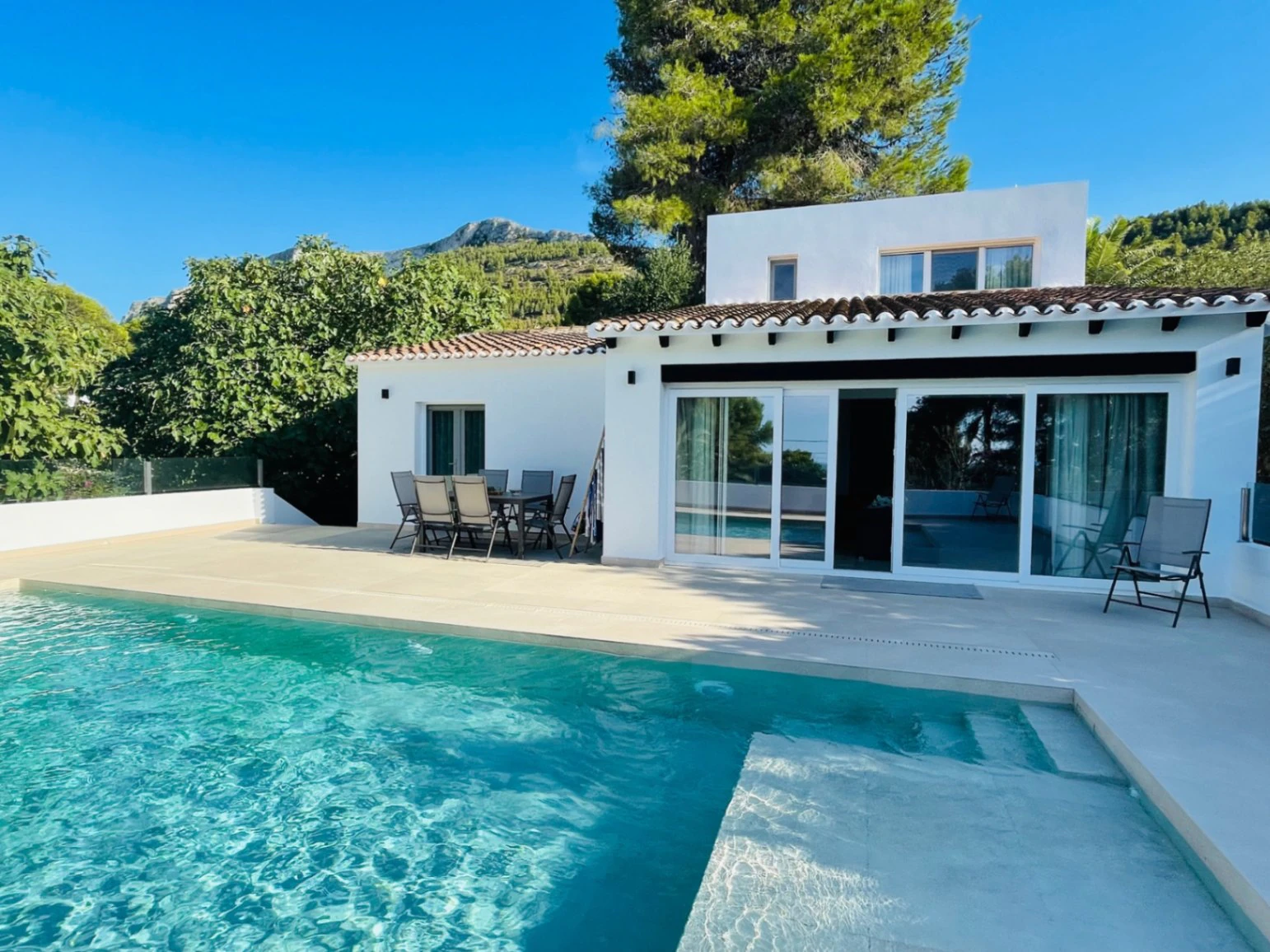 Chalet independiente en Las Marquesas en Denia con piscina privada.