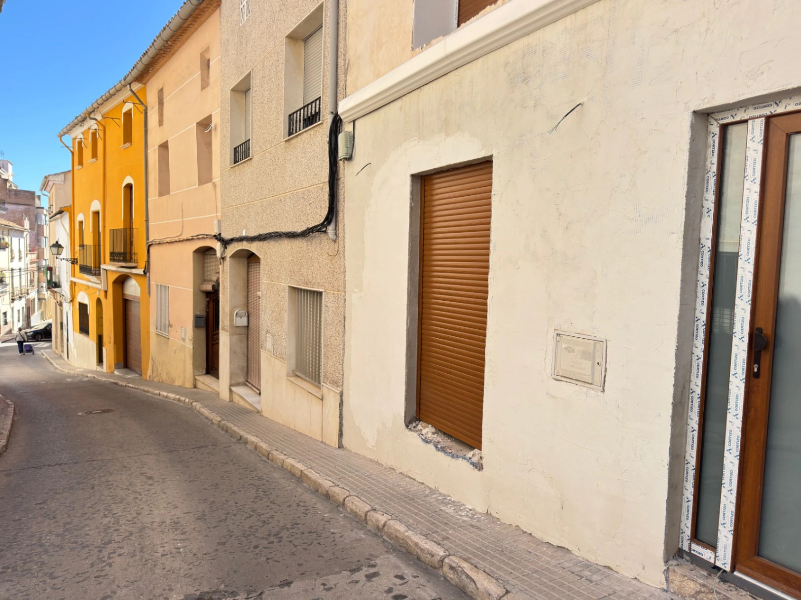 Casa de pueblo en centro Oliva con 3 viviendas dentro