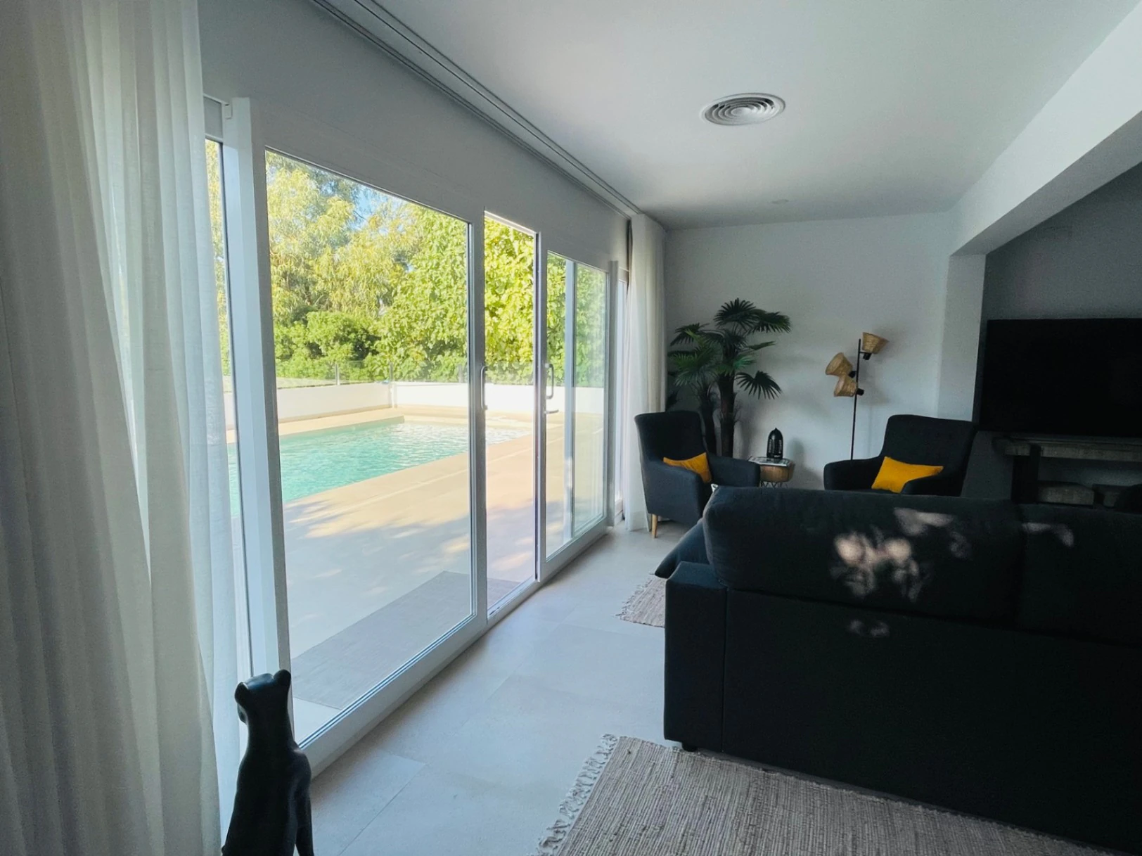 Chalet independiente en Las Marquesas en Denia con piscina privada.