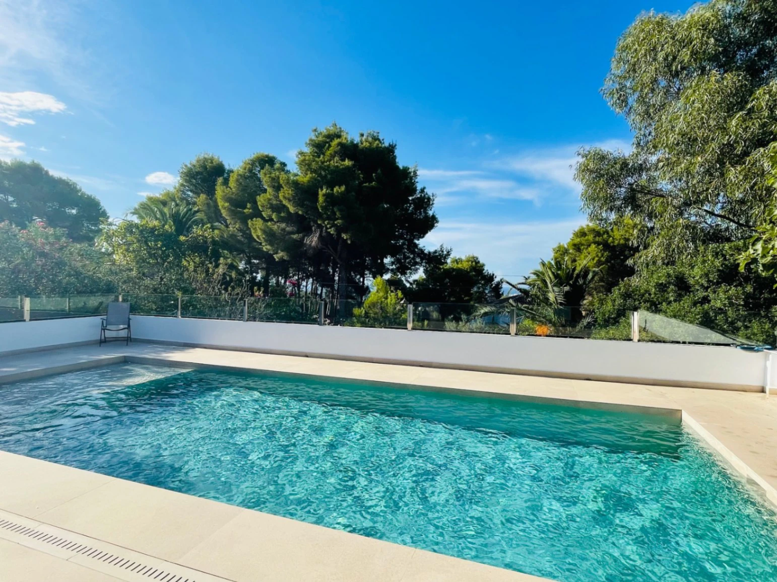 Chalet independiente en Las Marquesas en Denia con piscina privada.