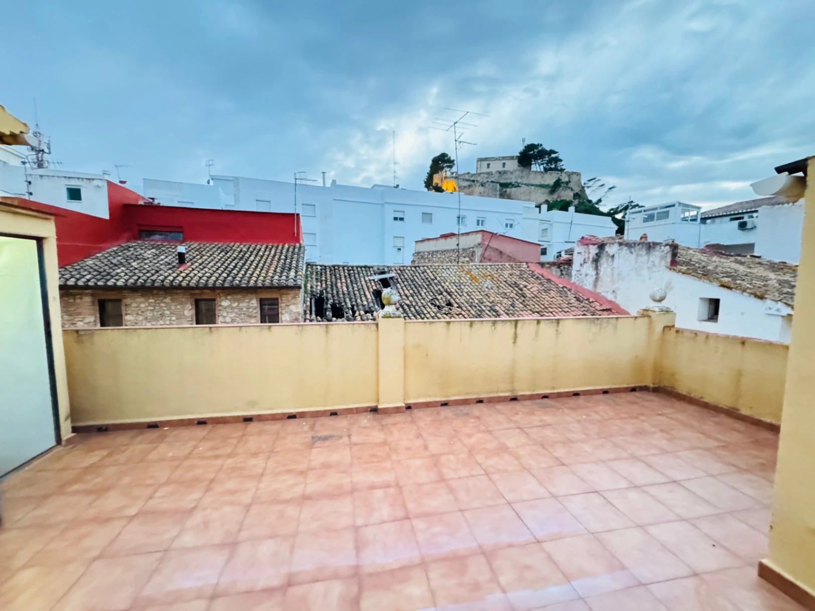 Casa de pueblo en Denia zona Puerto. Al lado Magazinos.