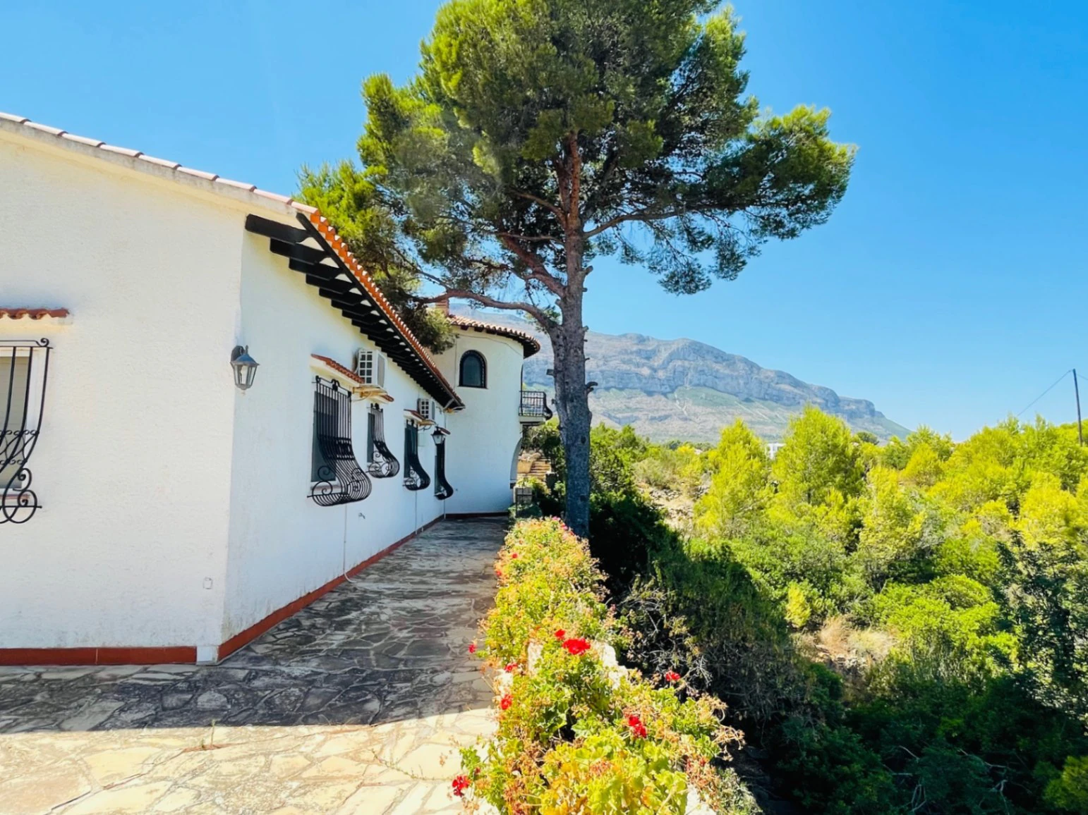 Chalet en Las Rotas con vistas panorámicas al mar y montaña