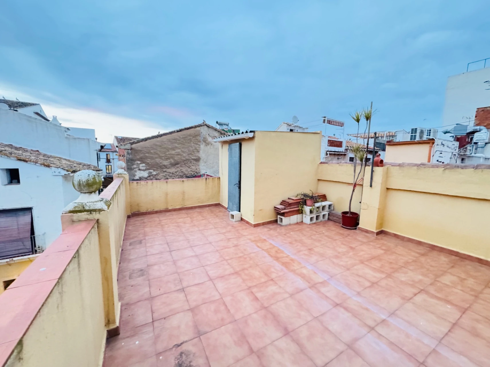 Casa de pueblo en Denia zona Puerto. Al lado Magazinos.