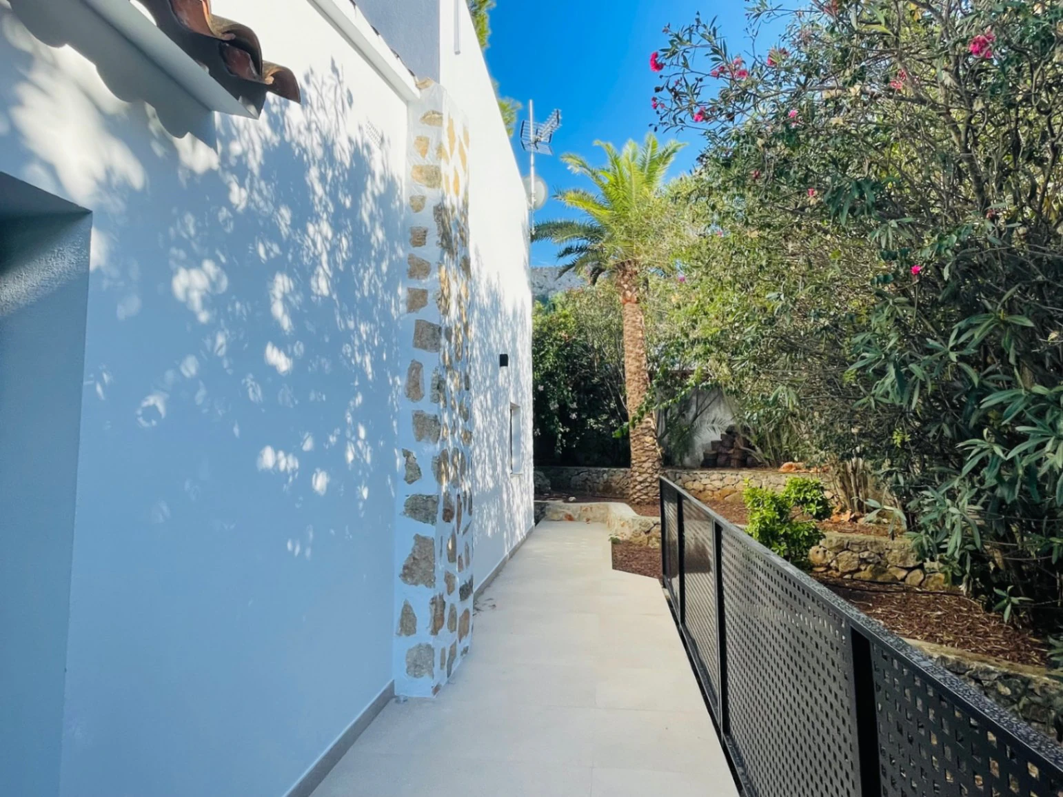 Chalet independiente en Las Marquesas en Denia con piscina privada.
