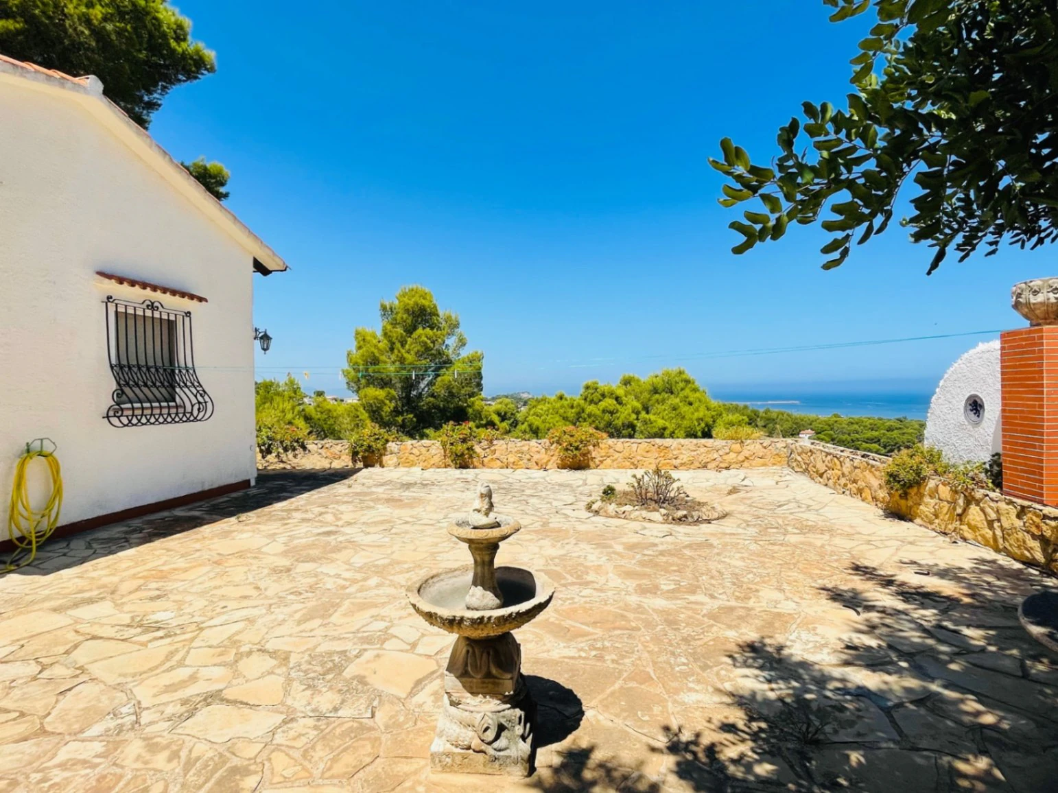 Chalet en Las Rotas con vistas panorámicas al mar y montaña